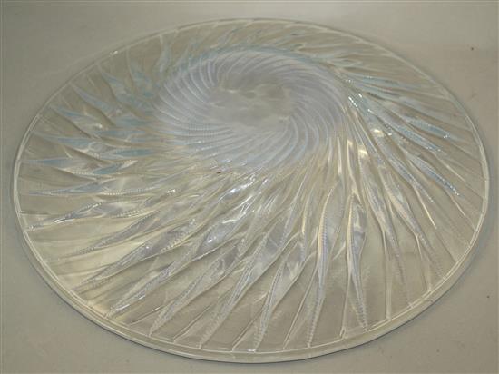 A René Lalique Algues opalescent glass dish, 36.5cm